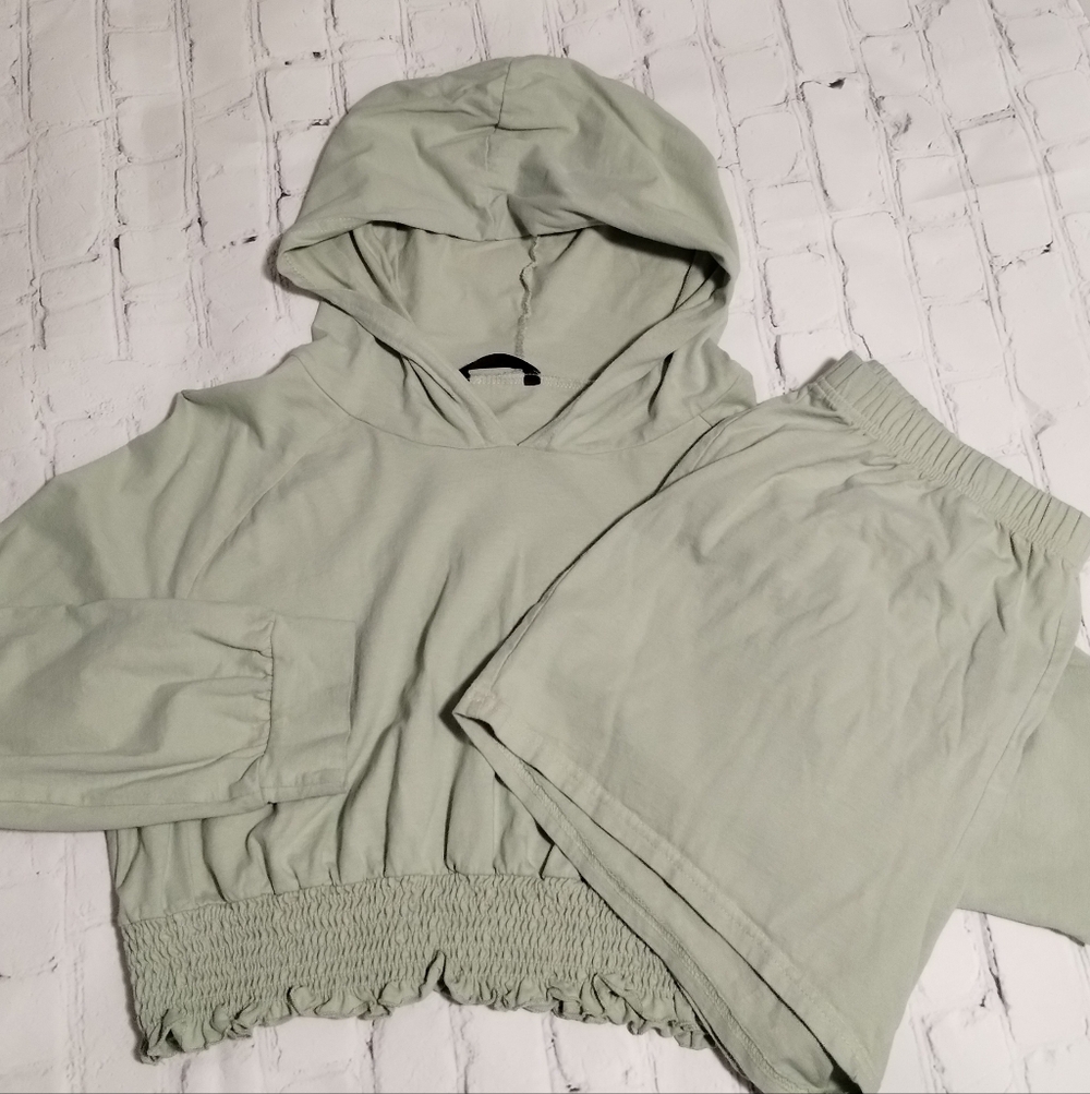 Shein Green Cropped Long Sleeve Top and High Waist Shorts Set Hooded